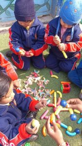 Teamwork for young learners in classroom activities
